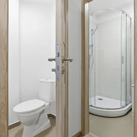 Near The Subway With Kitchen And Terrace Apartman