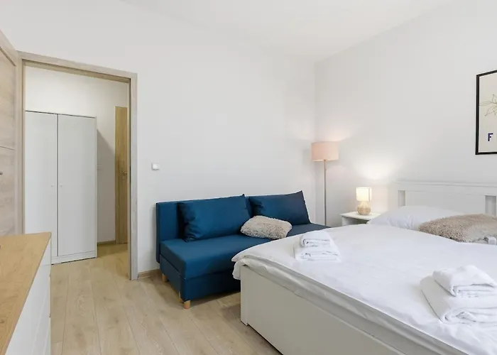 Daire Near The Subway With Kitchen And Terrace