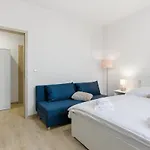 Lejlighed Near The Subway With Kitchen And Terrace