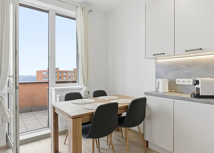 Near The Subway With Kitchen And Terrace *