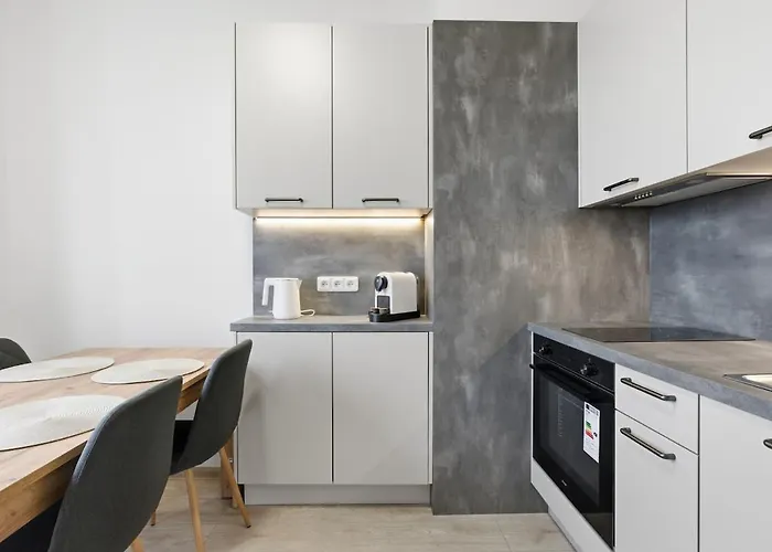 Near The Subway With Kitchen And Terrace Apartmán *